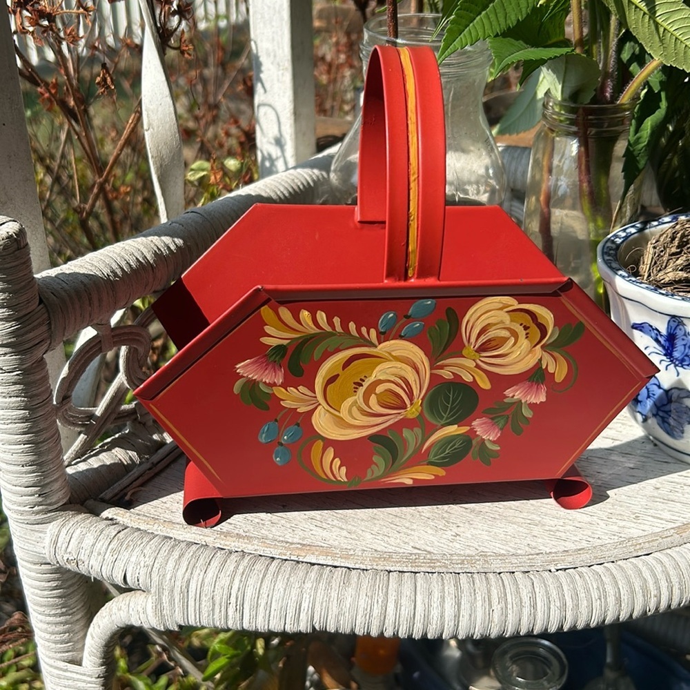 Vintage Toleware Napkin Holder